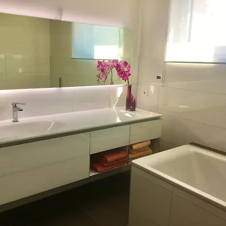 Aachen, Moderne Und Gehobene 3 Zimmer- Ferienwohnung Am Dreilaenderpunkt D-Nl-B